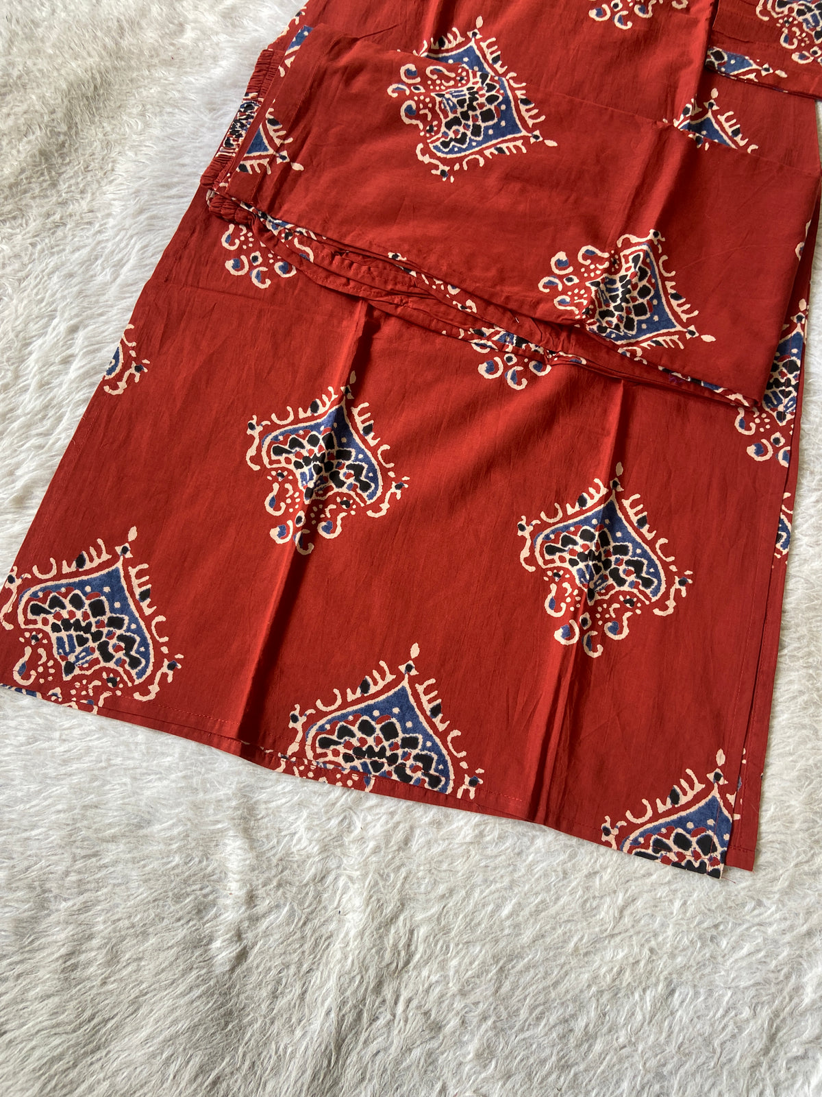 Jaipuri Cotton Printed Straight Kurti With Palazzo. Cotton Kurti Sets For Women Online India. Shop the Latest Festive Summer Collection at Shivani Designer Kurti.