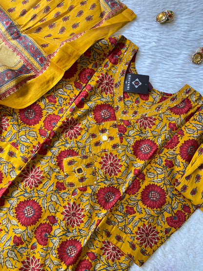 Jaipuri Print Cotton Straight Cut Kurti With Pant And Dupatta. Cotton Suit Sets For Women Online India. Shop the Latest Festive Summer Collection at Shivani Designer Kurti.