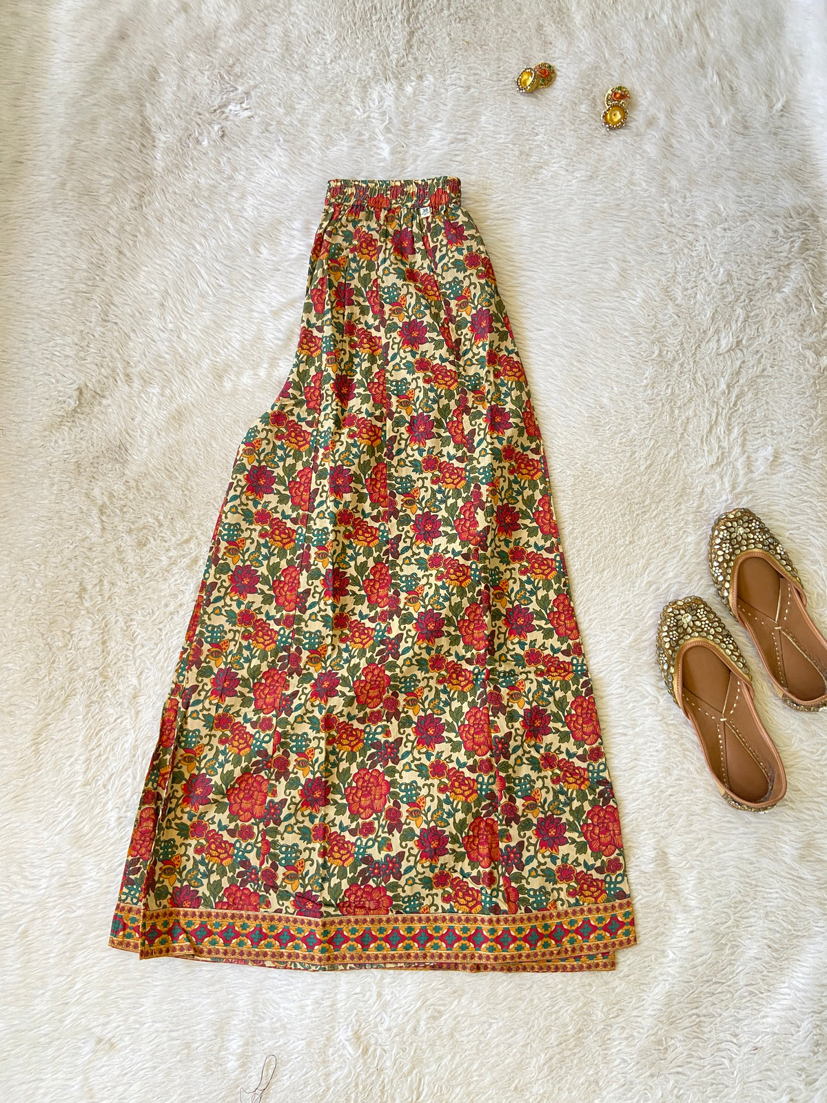 Gopi Dress. Cotton Printed Short Kurti With Divider Palazzo And Dupatta. Cotton Suit Sets For Women Online India. Shop the Latest Festive Summer Collection at Shivani Designer Kurti.
