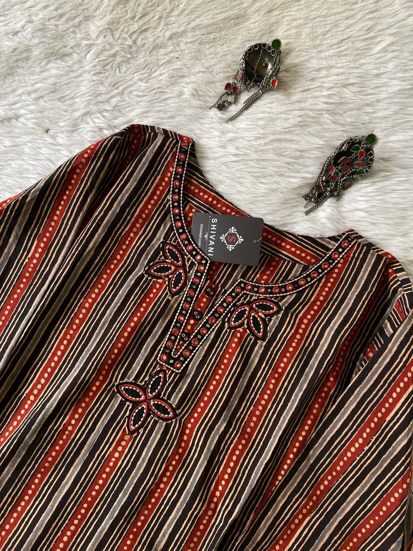 Straight Cotton Kurti. Cotton Kurtis For Women Online India. Shop the Latest Festive Summer Collection at Shivani Designer Kurti.
