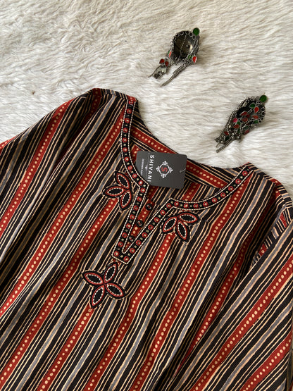Straight Cotton Kurti. Cotton Kurtis For Women Online India. Shop the Latest Festive Summer Collection at Shivani Designer Kurti.