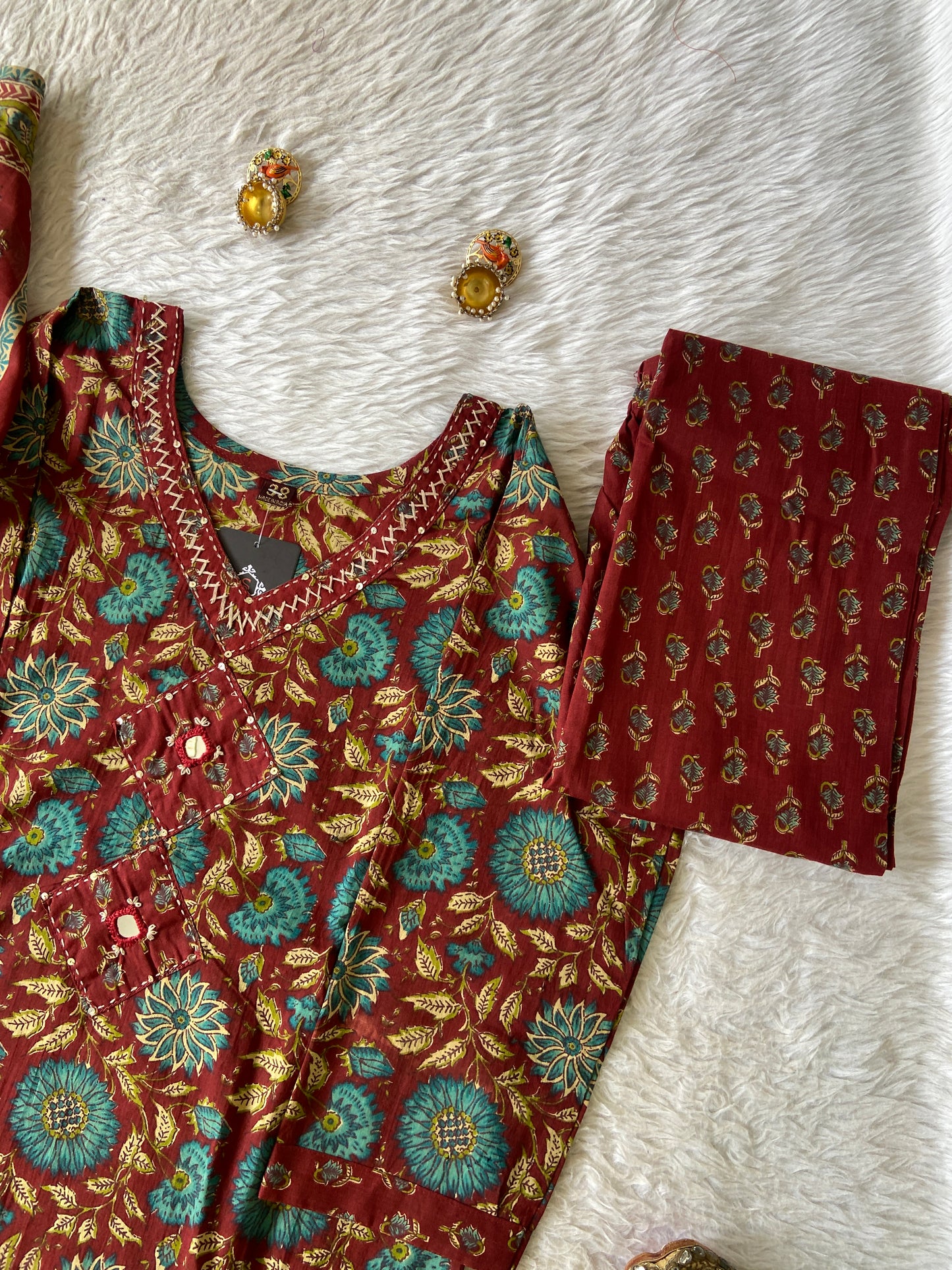 Jaipuri Print Cotton Straight Cut Kurti With Pant And Dupatta. Cotton Suit Sets For Women Online India. Shop the Latest Festive Summer Collection at Shivani Designer Kurti.