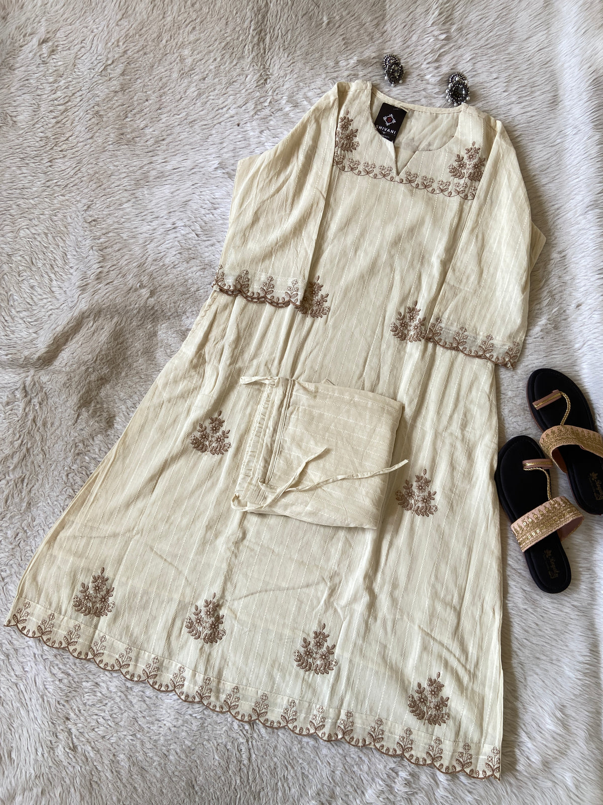 Embroidery Work Cotton Aline Kurti And Pant. Cotton Kurti Sets For Women Online India. Shop the Latest Festive Summer Collection at Shivani Designer Kurti.