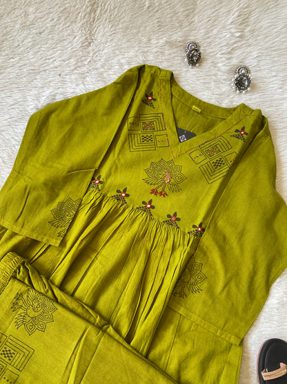 Block Print Aline Kurti And Palazzo. Cotton Kurti Sets For Women Online India. Shop the Latest Festive Summer Collection at Shivani Designer Kurti.