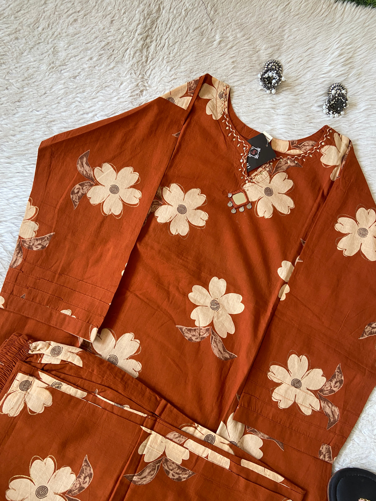 Jaipuri Cotton Printed Straight Kurti With Palazzo. Cotton Kurti Sets For Women Online India. Shop the Latest Festive Summer Collection at Shivani Designer Kurti.