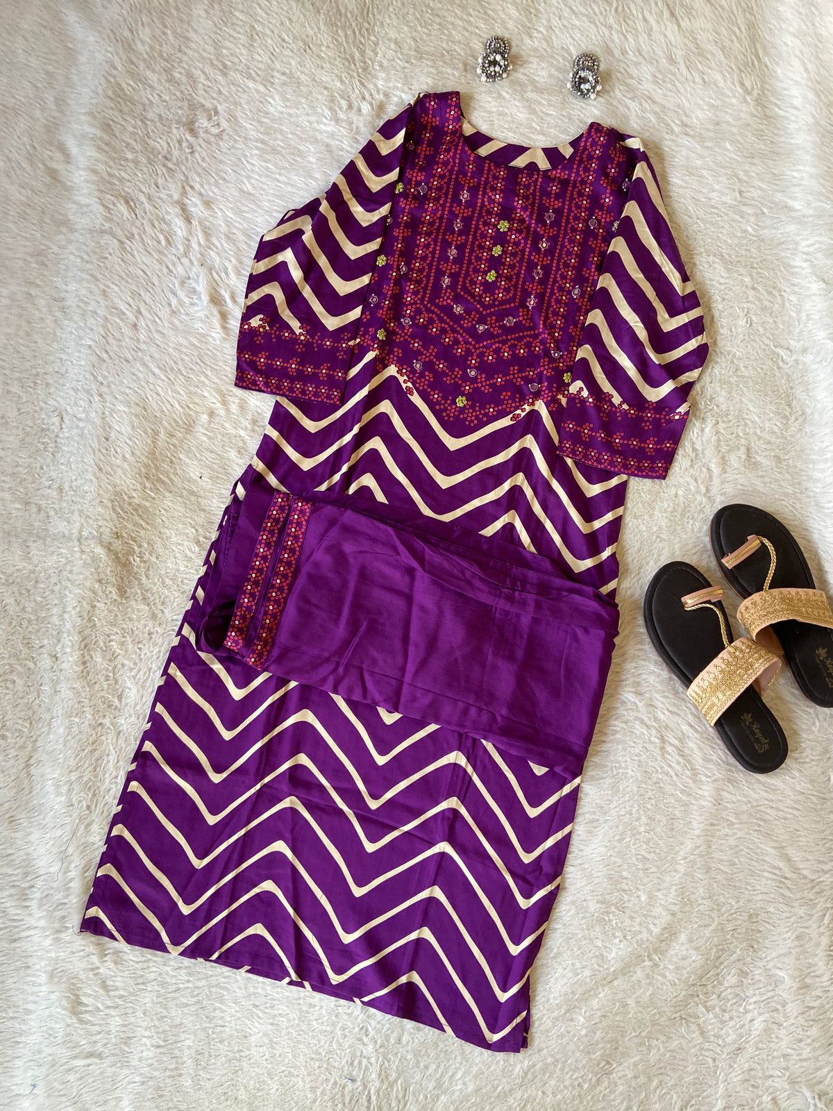 Bandhani (Bandhej) Zig Zag Print Gaji Satin Straight Cut Kurti With Palazzo. Silk Kurti Sets For Women Online India. Shop the Latest Festive Summer Collection at Shivani Designer Kurti.