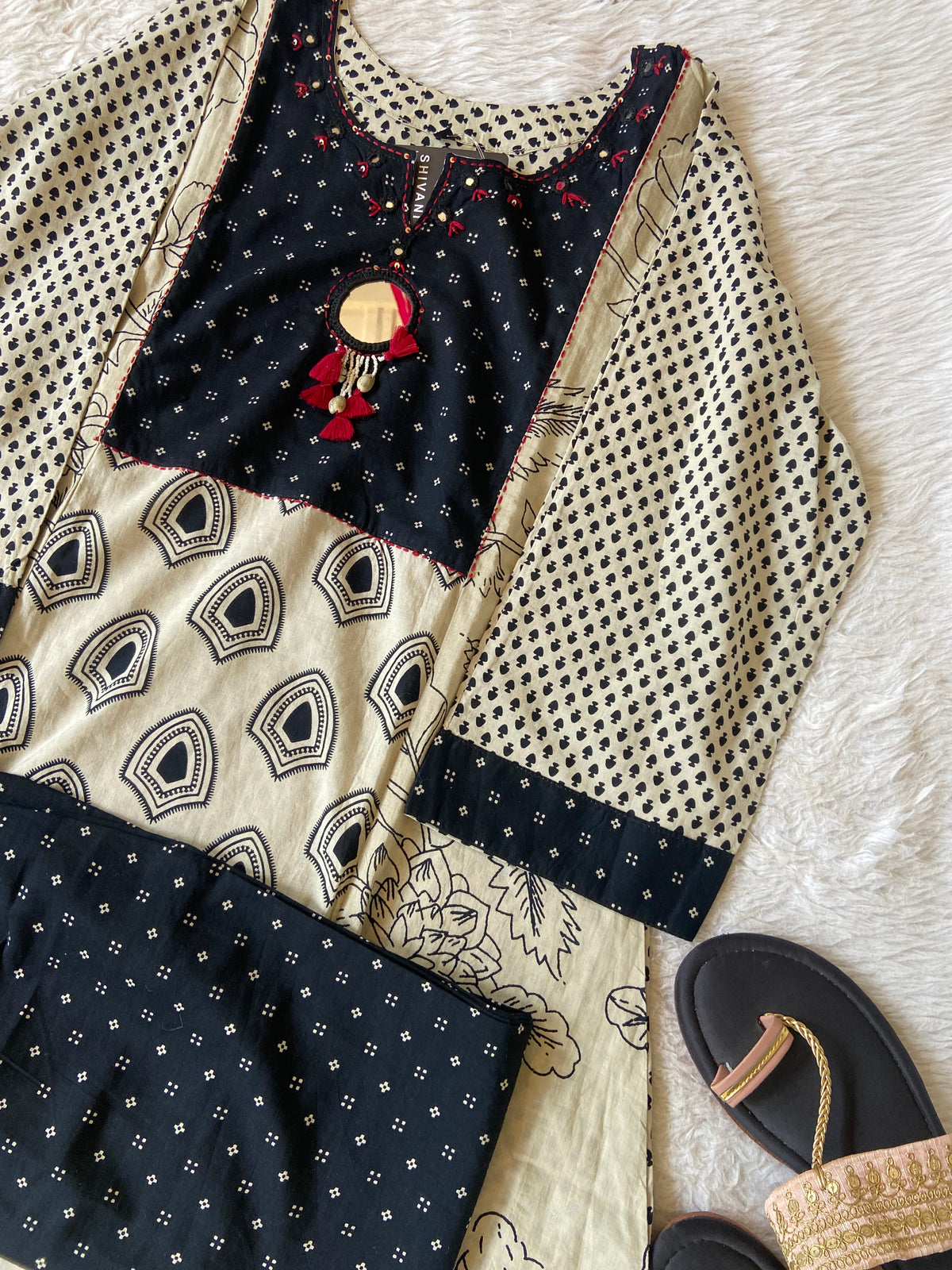 Jaipuri Print Cotton Aline Kurti With Palazzo. Cotton Kurti Sets For Women Online India. Shop the Latest Festive Summer Collection at Shivani Designer Kurti.