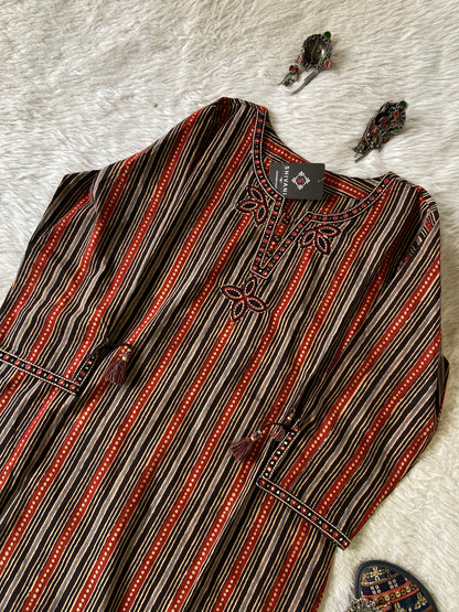 Straight Cotton Kurti. Cotton Kurtis For Women Online India. Shop the Latest Festive Summer Collection at Shivani Designer Kurti.