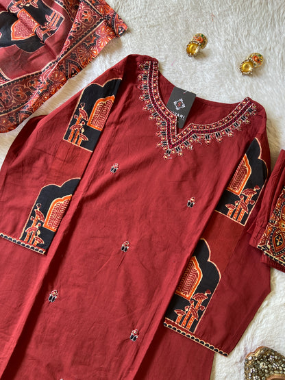 Sleeve Patch Work Cotton Straight Kurti, Pant And Dupatta. Cotton Suit Sets For Women Online India. Shop the Latest Festive Summer Collection at Shivani Designer Kurti.