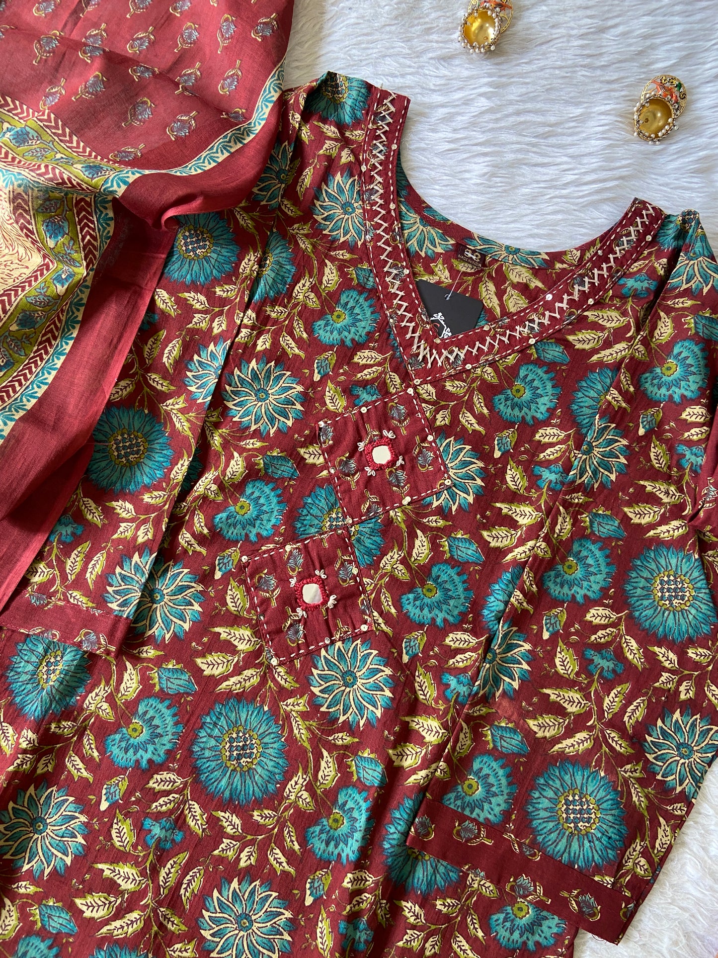 Jaipuri Print Cotton Straight Cut Kurti With Pant And Dupatta. Cotton Suit Sets For Women Online India. Shop the Latest Festive Summer Collection at Shivani Designer Kurti.