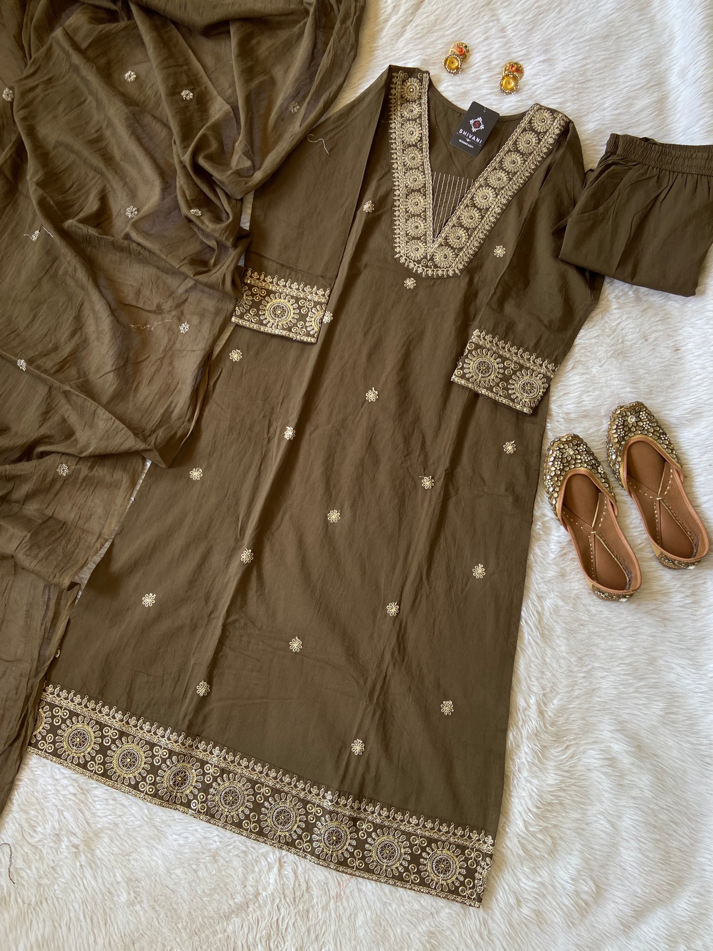 Cotton Aline Low-Cut Kurti, Pant And Dupatta, Also With Beautiful Work In Neck And Sleeve. Cotton Aline Suit Sets For Women.