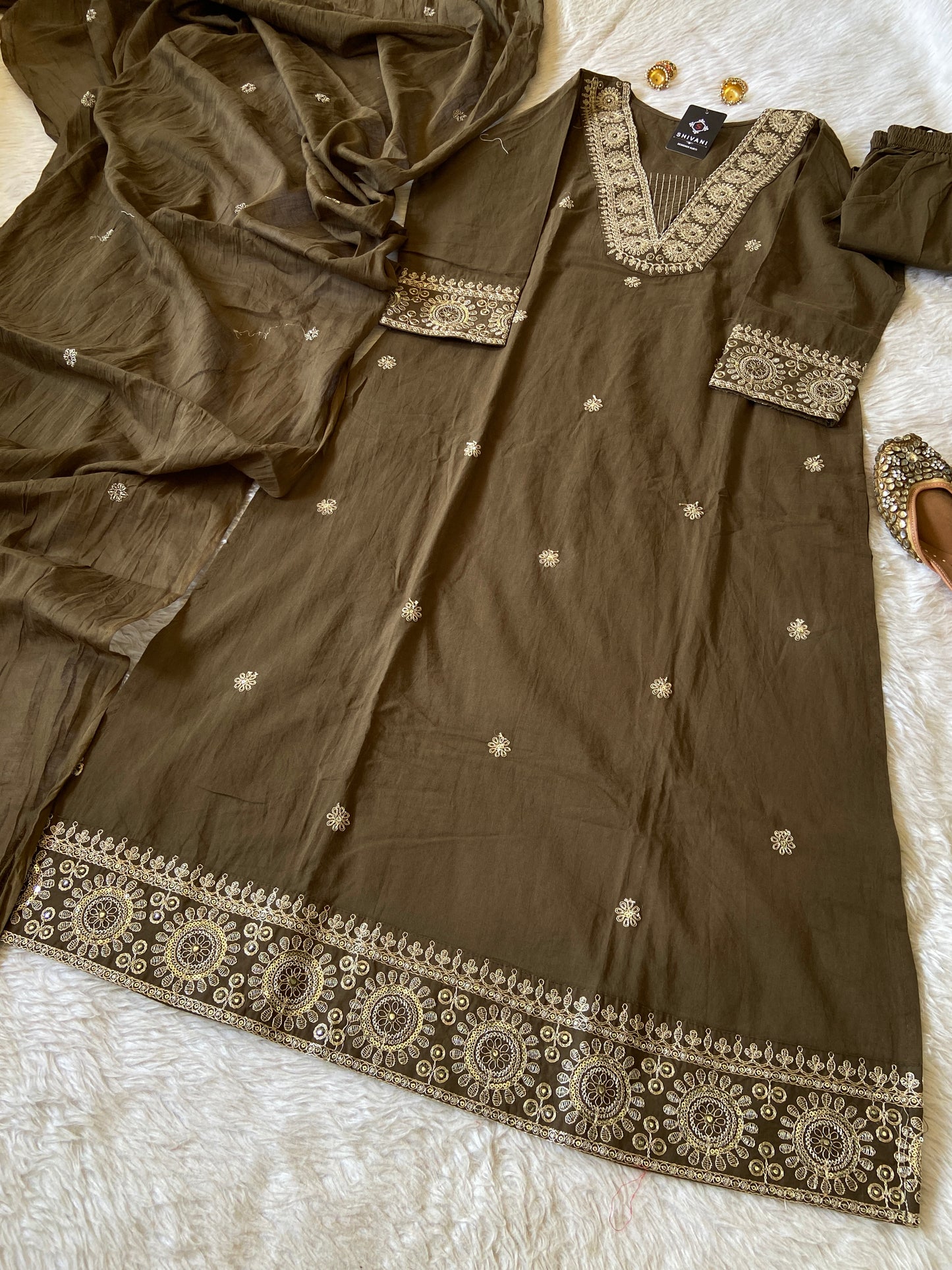 Cotton Aline Low-Cut Kurti, Pant And Dupatta, Also With Beautiful Work In Neck And Sleeve. Cotton Aline Suit Sets For Women.