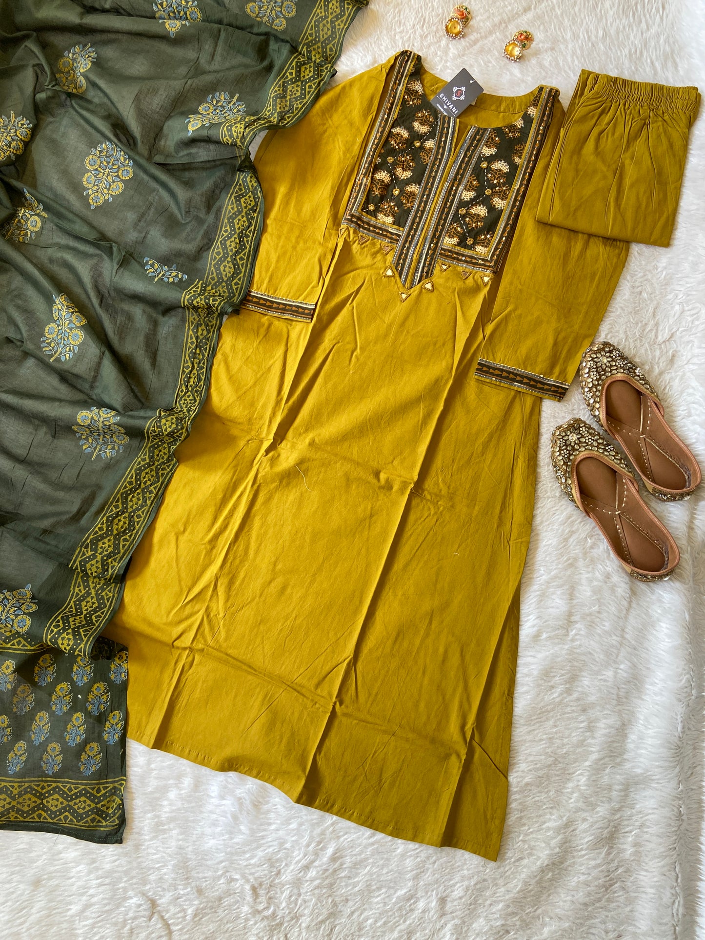 Cotton Kurti With Pant And Dupatta (Gamthi Pair). Cotton Straight Kurti Suit Sets For Women.