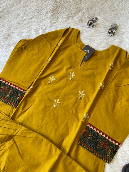 Cotton Mirror Work Straight Kurti With Palazzo. (Gamthi Pair). Cotton Staright Kurti Sets For Women.