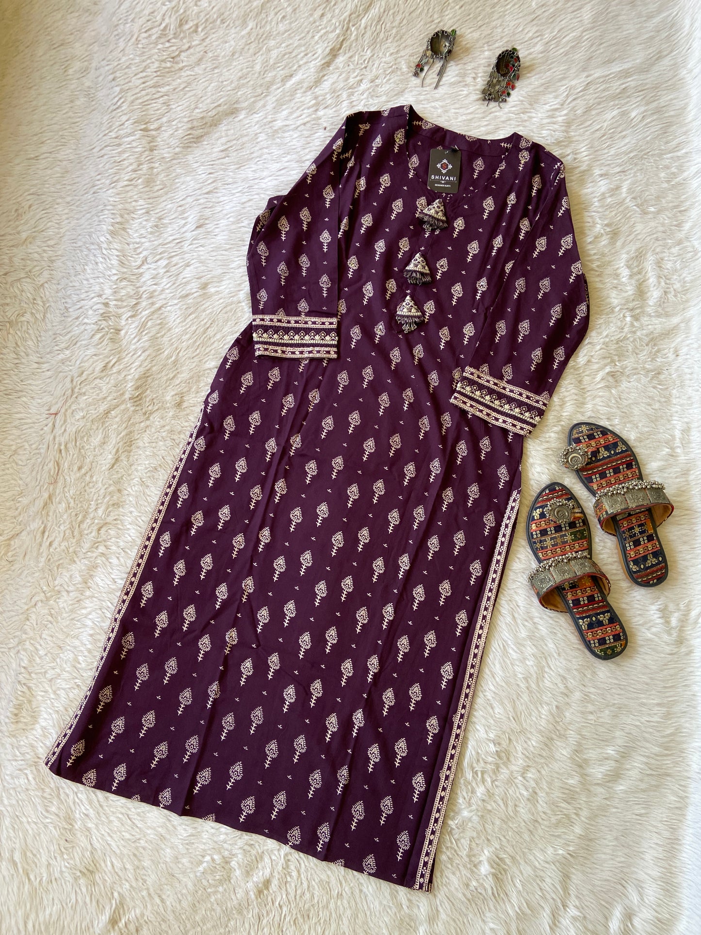Round Neck Style Jaipuri Print Rayon Straight Kurti. Rayon Straight Kurtis For Women.