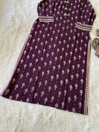 Round Neck Style Jaipuri Print Rayon Straight Kurti. Rayon Straight Kurtis For Women.