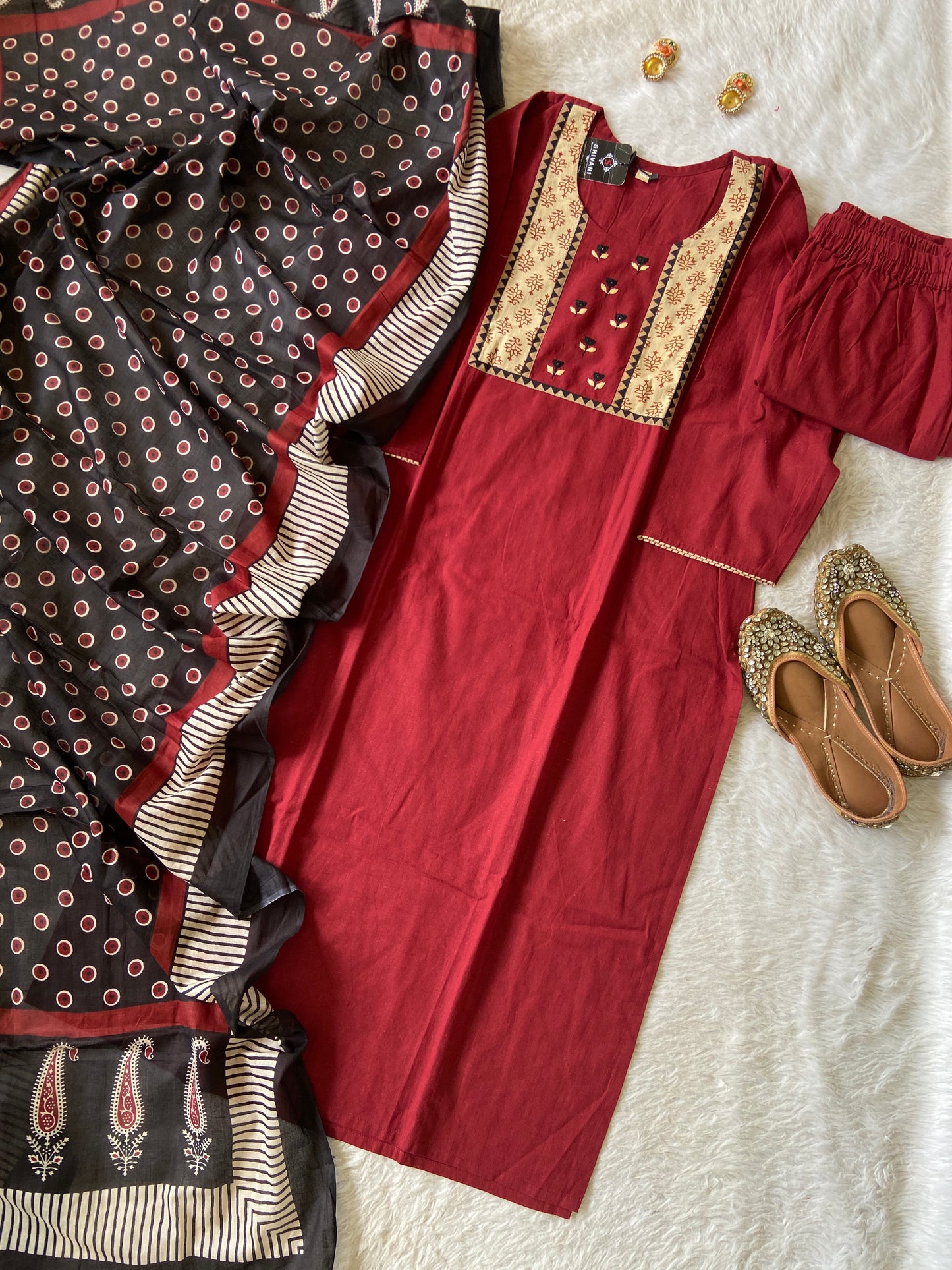 Gamthi Style Cotton Straight Kurti With Pant And Dupatta (Gamthi Pair). Cotton Suit Set For Women.