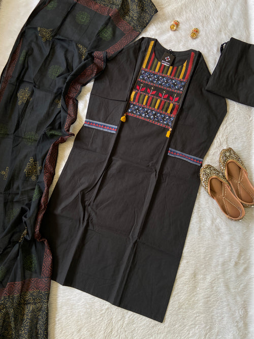 Gamthi Style Cotton Straight Kurti With Pant And Dupatta (Gamthi Pair). Cotton Suit Set For Women.
