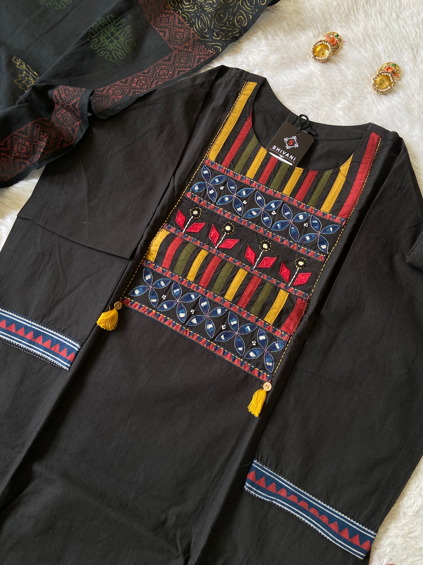 Gamthi Style Cotton Straight Kurti With Pant And Dupatta (Gamthi Pair). Cotton Suit Set For Women.