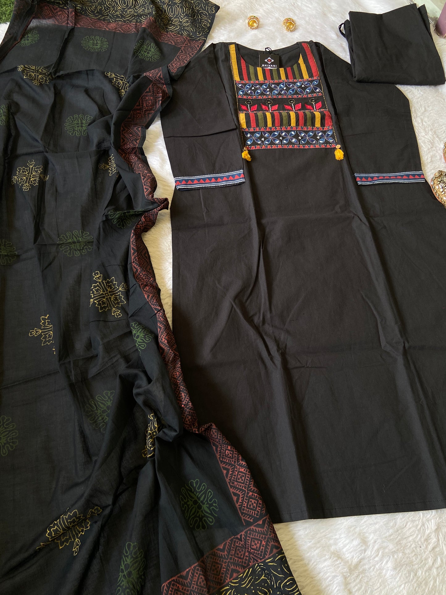 Gamthi Style Cotton Straight Kurti With Pant And Dupatta (Gamthi Pair). Cotton Suit Set For Women.