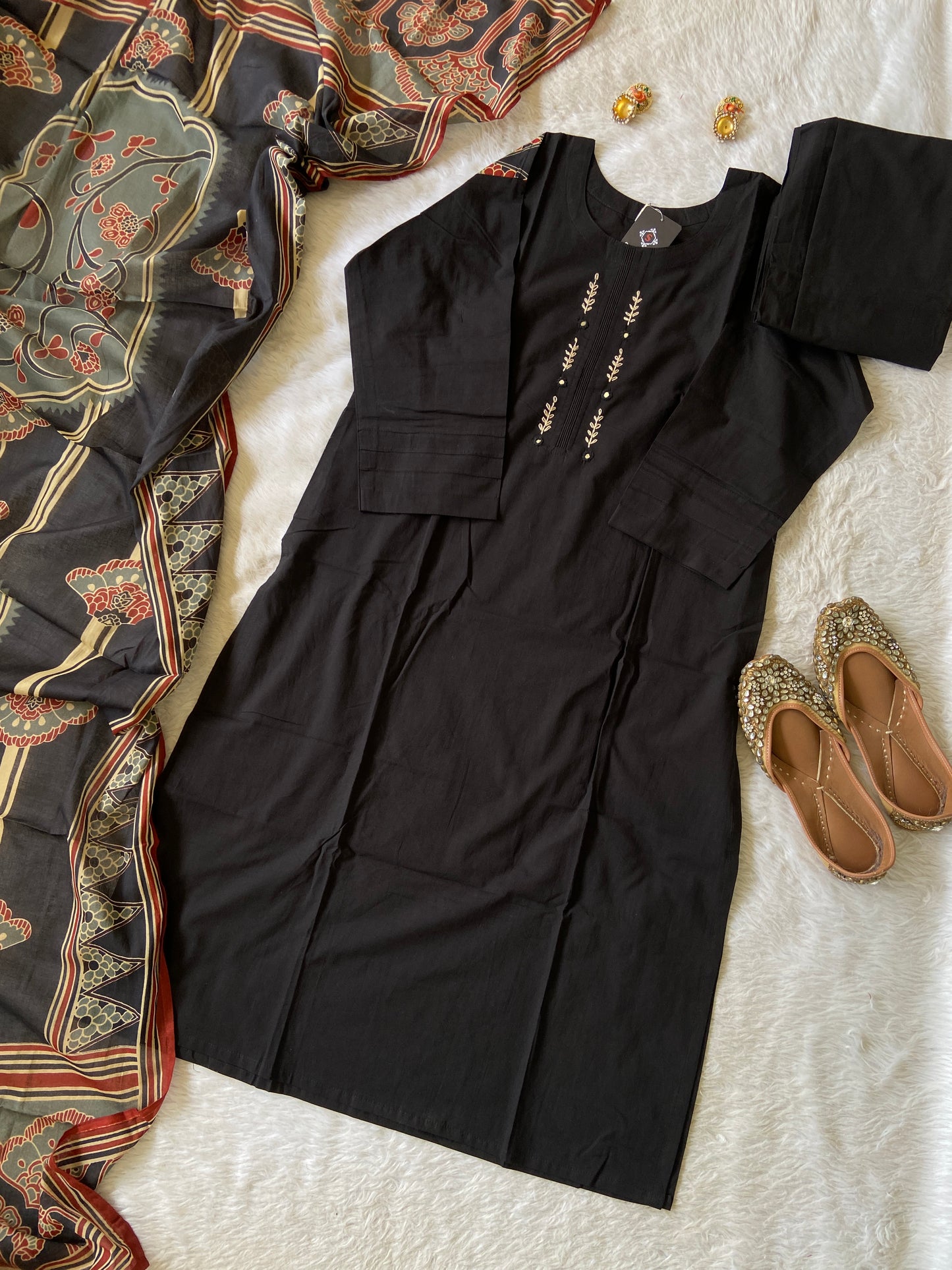 Cotton Straight Kurti With Palazzo And Dupatta (Gamthi Pair). Cotton Suit Sets For Women.
