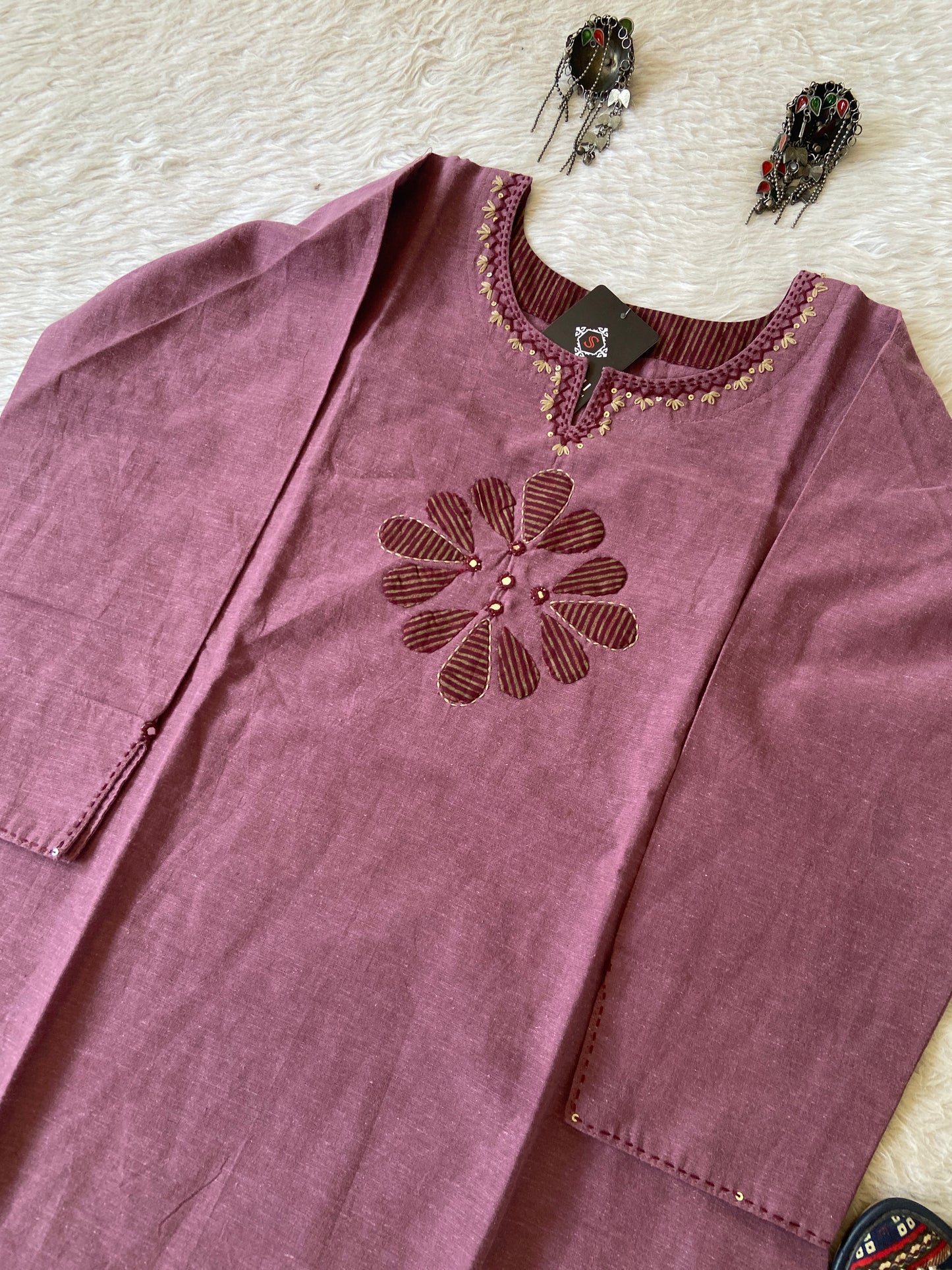 Cotton Straight Kurti With Aplic Work In Neck (Gamthi Kurti). Cotton Kurti For Women.