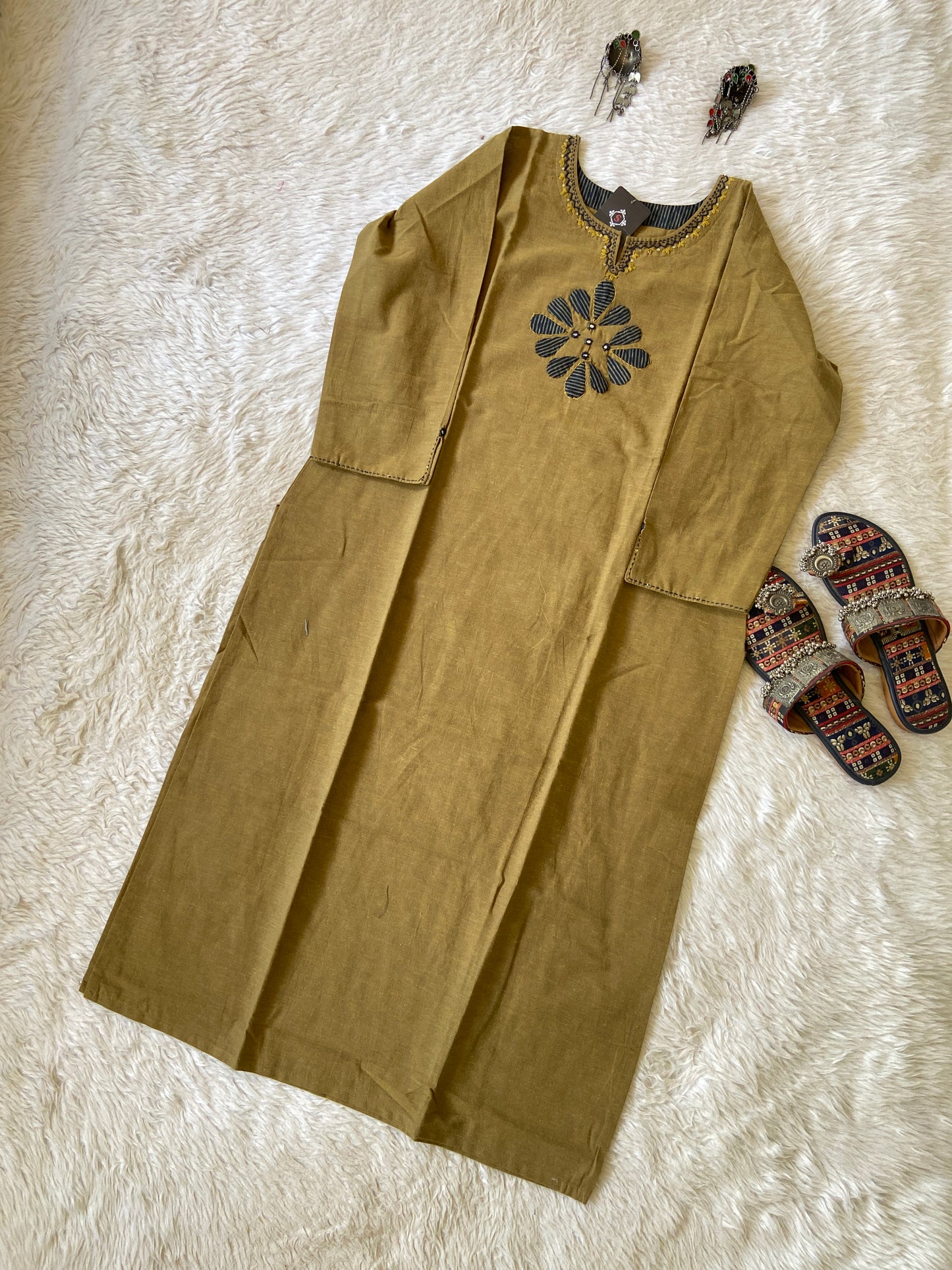 Cotton Straight Kurti With Aplic Work In Neck (Gamthi Kurti). Cotton Kurti For Women.