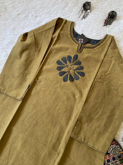 Cotton Straight Kurti With Aplic Work In Neck (Gamthi Kurti). Cotton Kurti For Women.