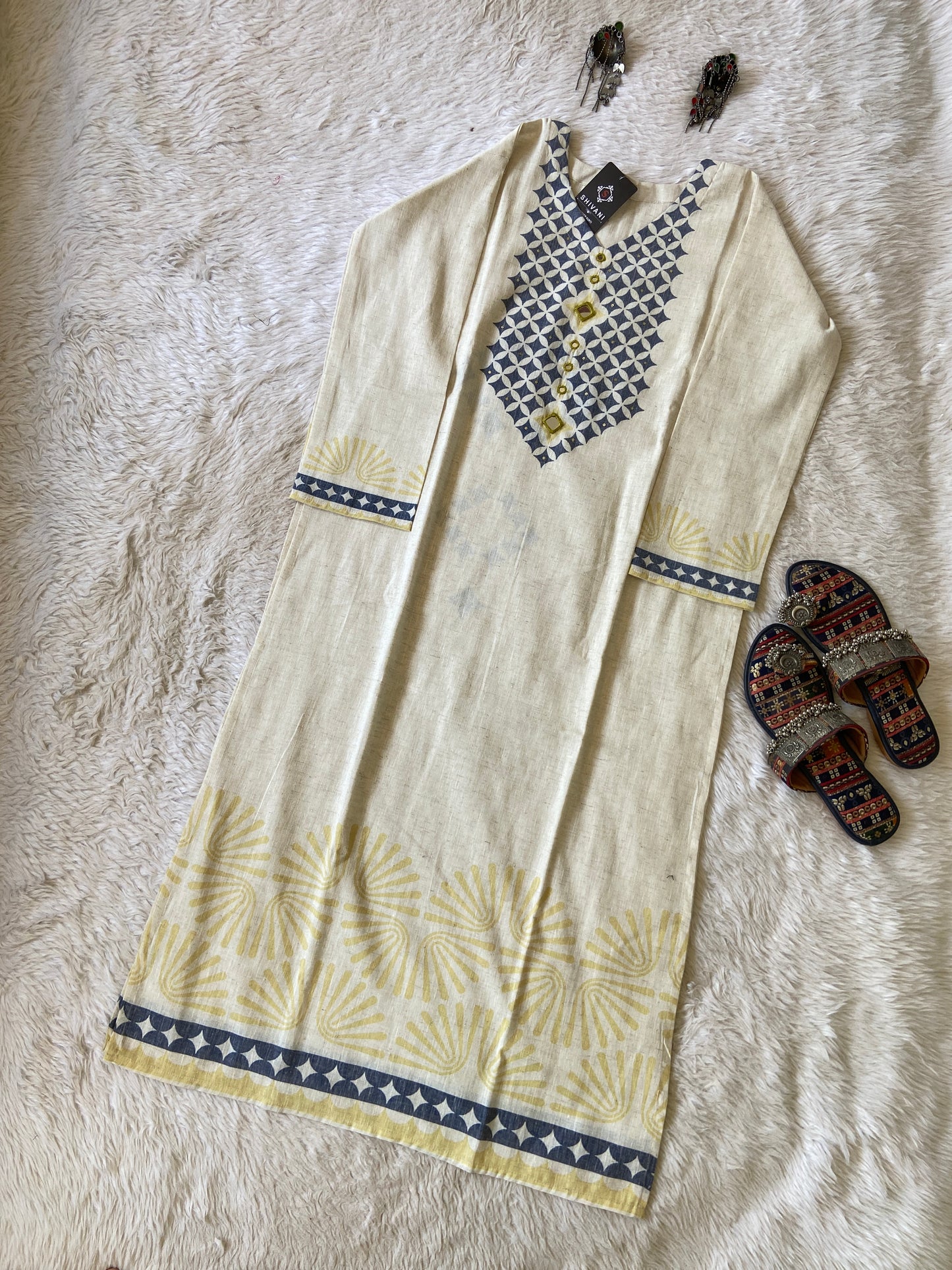 Cotton Straight Kurti With Mirror Work In Neck (Gamthi Kurti). Cotton Kurti For Women.
