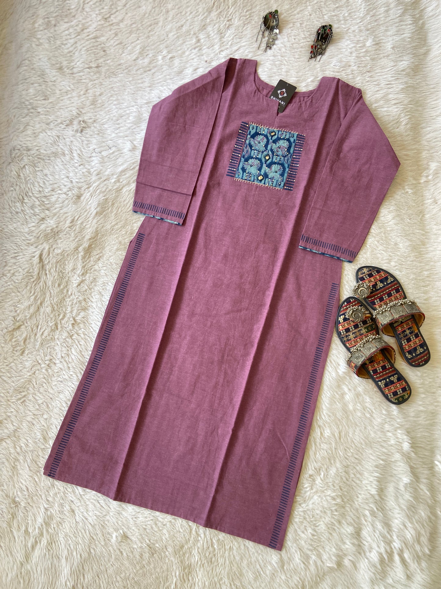 Cotton Straight Kurti With Mirror Work In Neck (Gamthi Kurti). Cotton Kurti For Women.