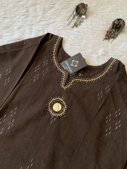Cotton Straight Kurti With Mirror Work In Neck (Gamthi Kurti). Cotton Kurti For Women.