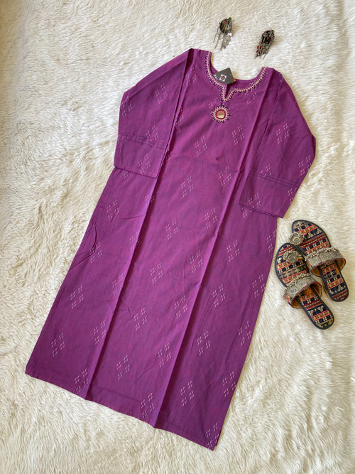 Cotton Straight Kurti With Mirror Work In Neck (Gamthi Kurti). Cotton Kurti For Women.