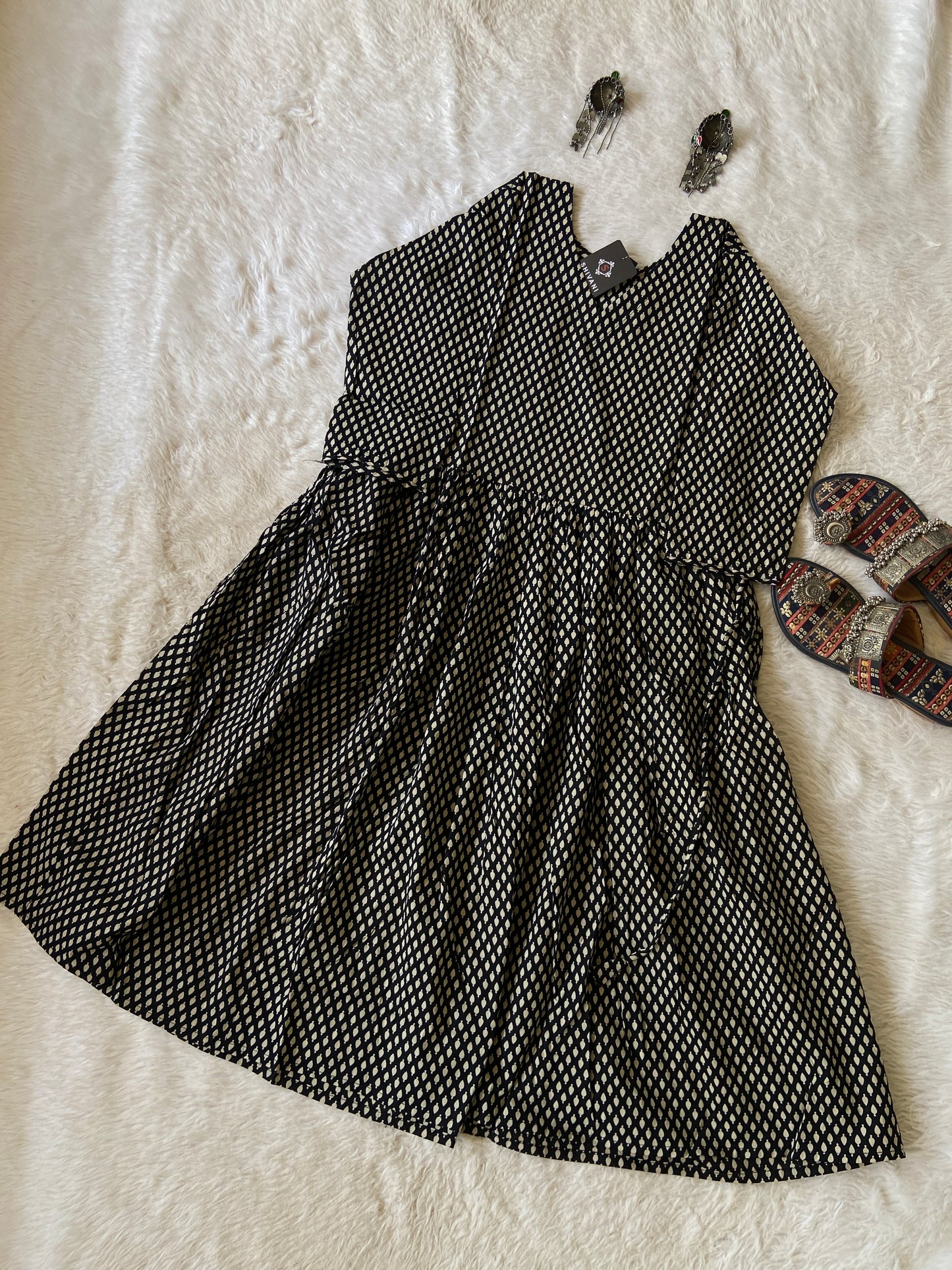 Jaipuri Cotton Tunic. Knee Length Tunic. Cotton Tunics For Women Online India. Shop the Latest Festive Summer Collection at Shivani Designer Kurti.