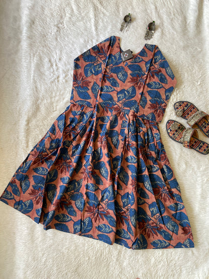 Jaipuri Cotton Tunic. Knee Length Tunic. Cotton Tunics For Women Online India. Shop the Latest Festive Summer Collection at Shivani Designer Kurti.