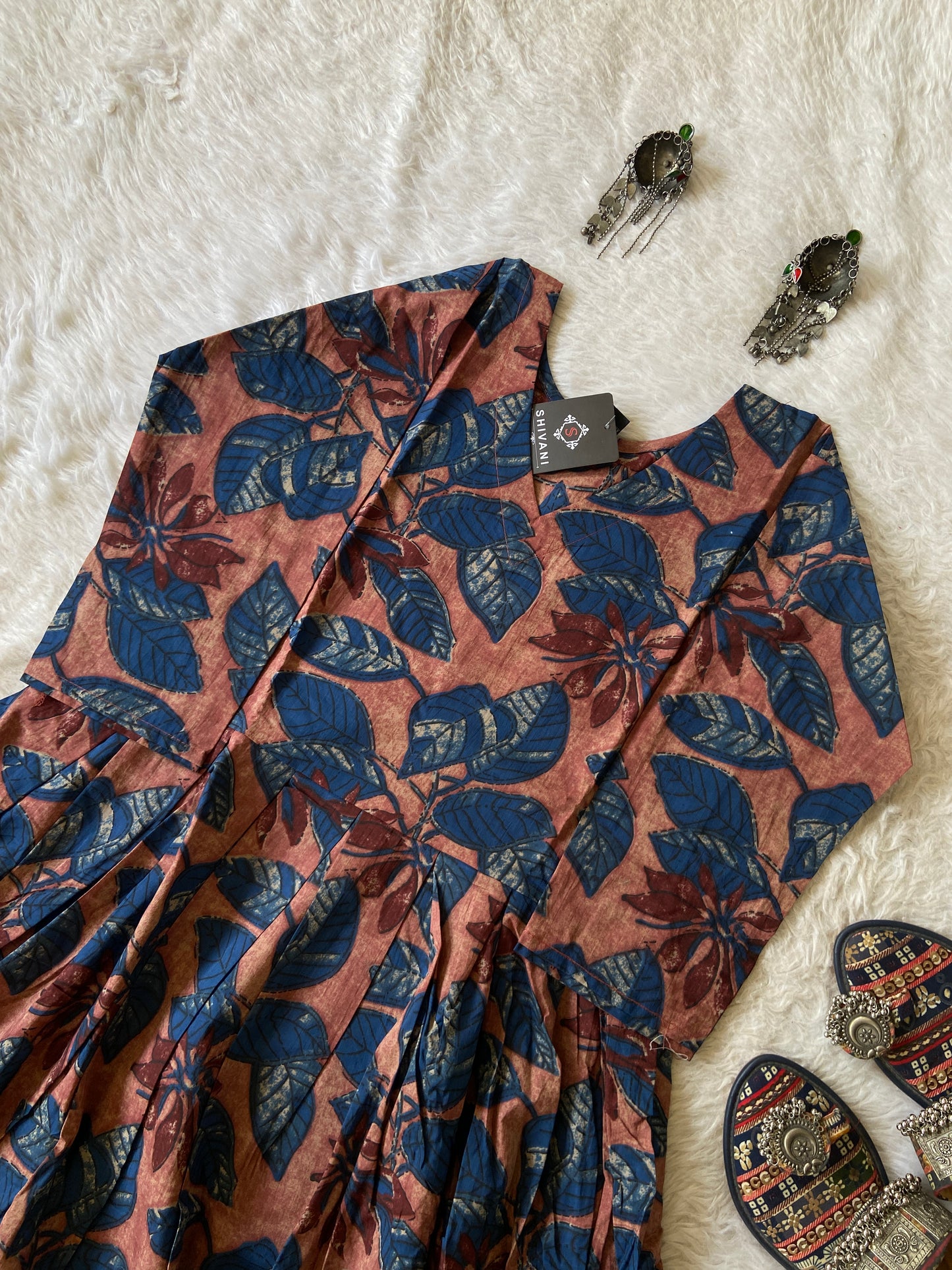 Jaipuri Cotton Tunic. Knee Length Tunic. Cotton Tunics For Women Online India. Shop the Latest Festive Summer Collection at Shivani Designer Kurti.