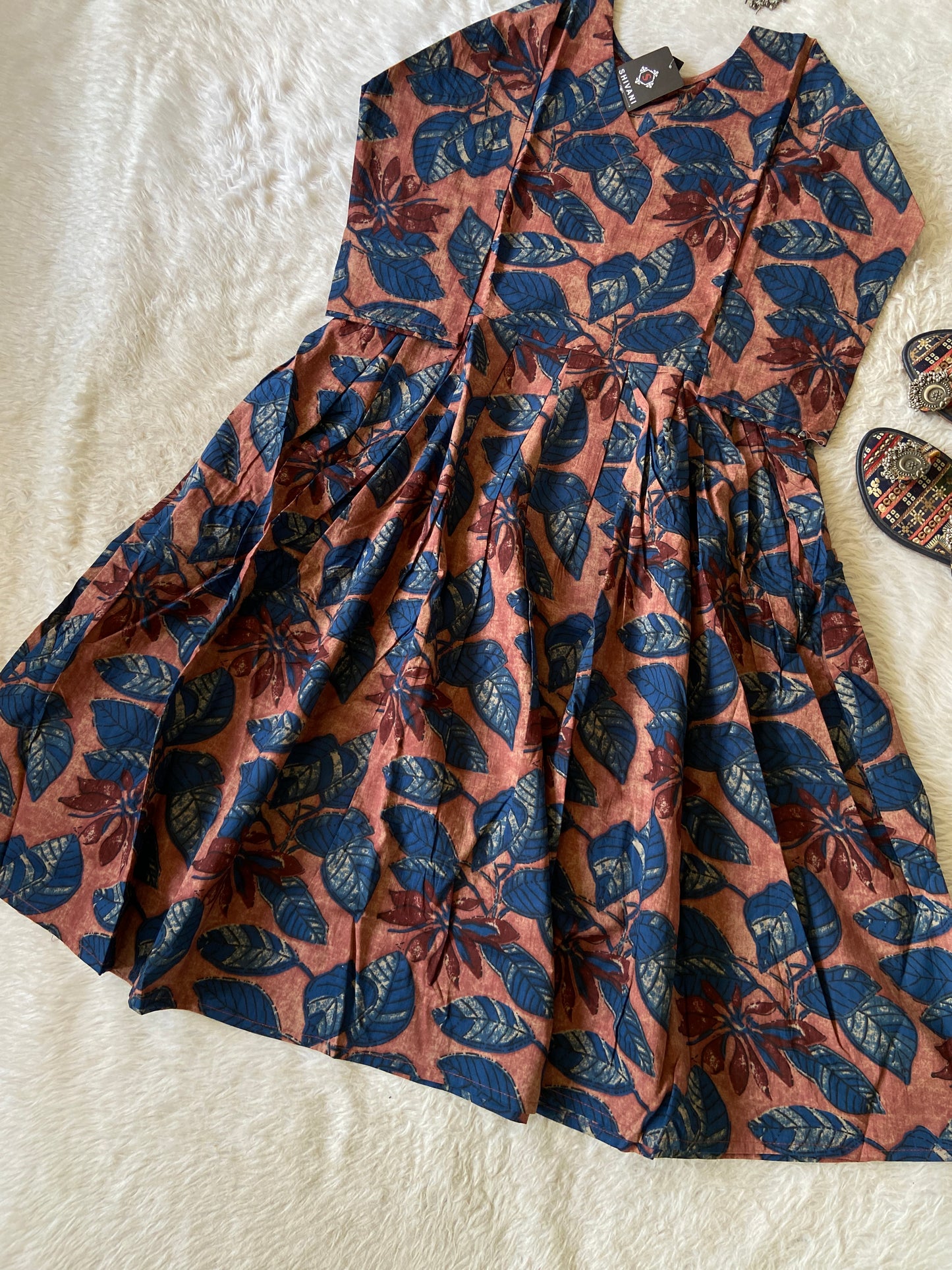 Jaipuri Cotton Tunic. Knee Length Tunic. Cotton Tunics For Women Online India. Shop the Latest Festive Summer Collection at Shivani Designer Kurti.