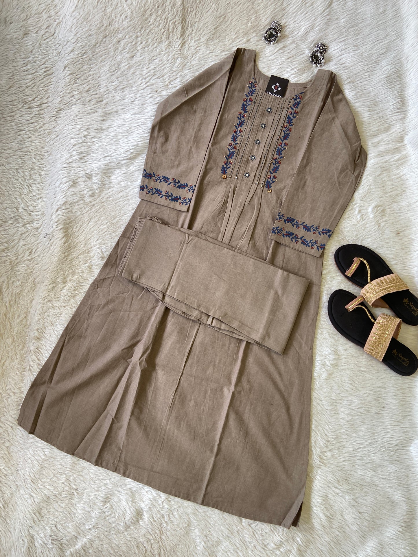 Cotton Aline Cut Pair (Gamthi Pair). Cotton Kurtis Sets For Women Online India. Shop the Latest Festive Summer Collection at Shivani Designer Kurti.