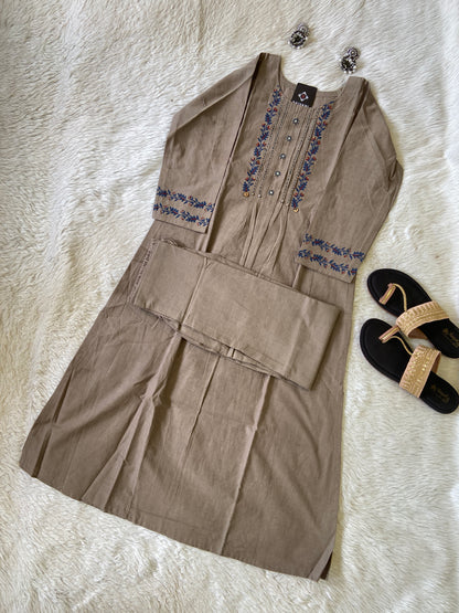Cotton Aline Cut Pair (Gamthi Pair). Cotton Kurtis Sets For Women Online India. Shop the Latest Festive Summer Collection at Shivani Designer Kurti.