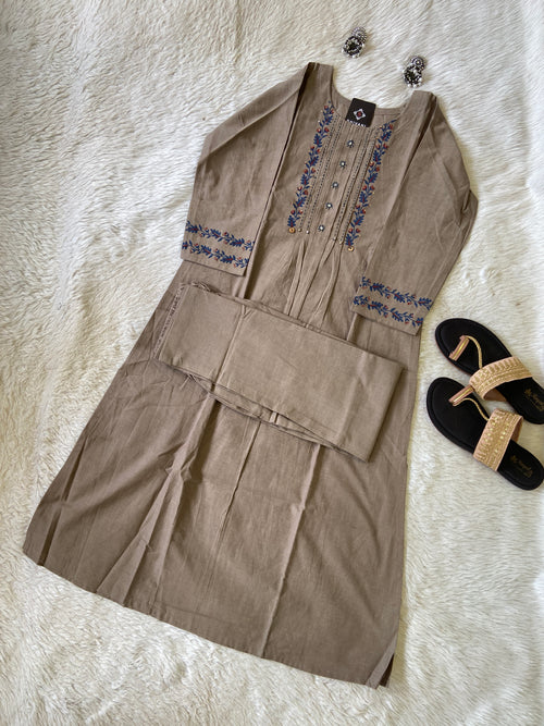 Cotton Aline Cut Pair (Gamthi Pair). Cotton Kurtis Sets For Women Online India. Shop the Latest Festive Summer Collection at Shivani Designer Kurti.