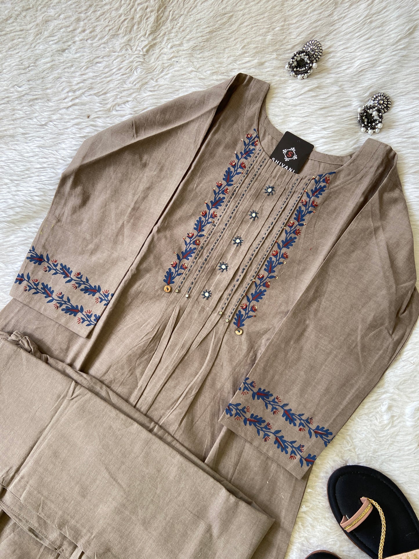 Cotton Aline Cut Pair (Gamthi Pair). Cotton Kurtis Sets For Women Online India. Shop the Latest Festive Summer Collection at Shivani Designer Kurti.