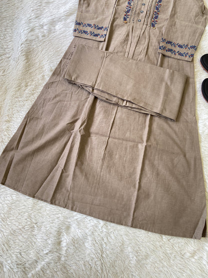 Cotton Aline Cut Pair (Gamthi Pair). Cotton Kurtis Sets For Women Online India. Shop the Latest Festive Summer Collection at Shivani Designer Kurti.