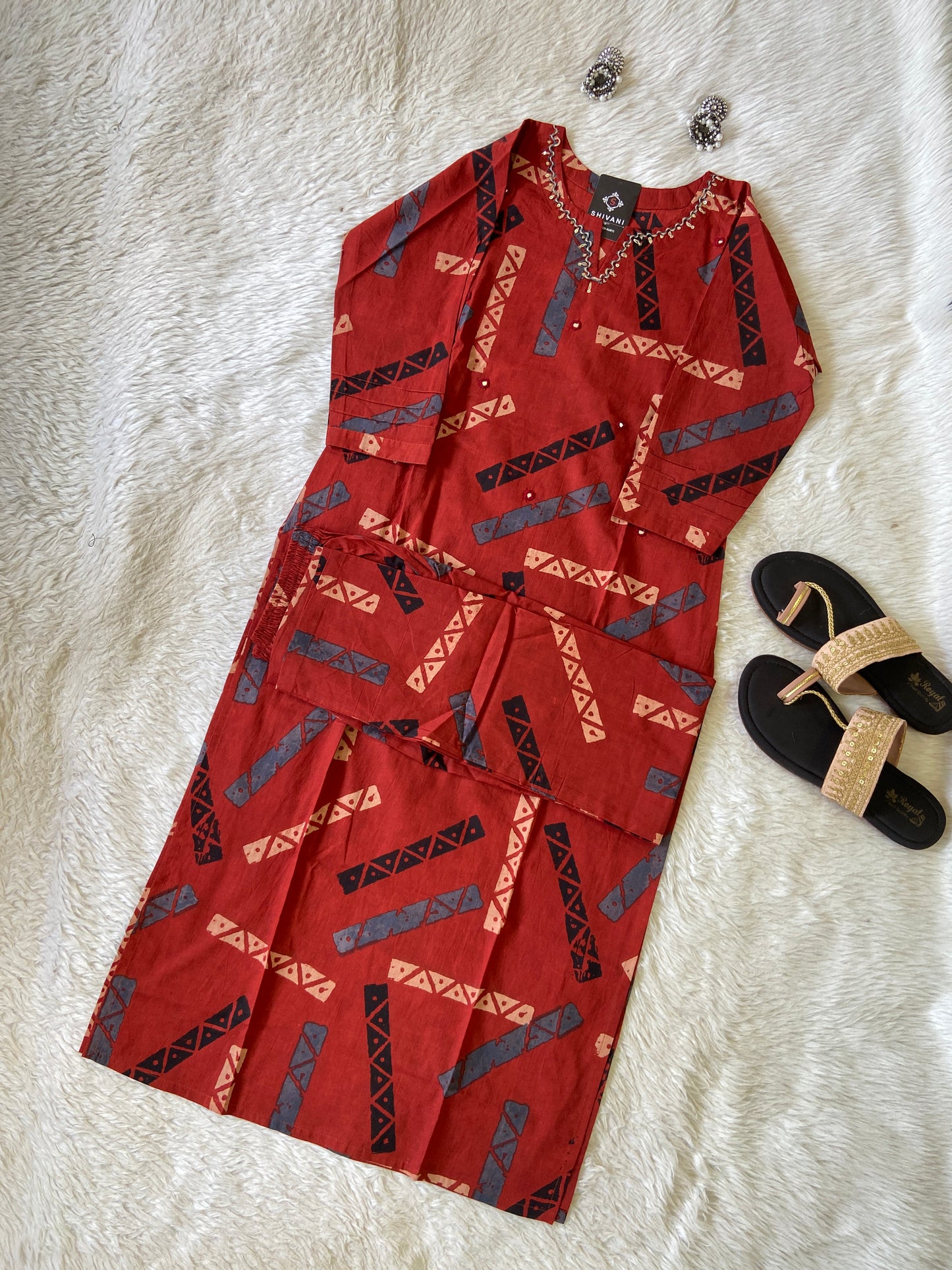 Cotton Straight Pair (Gamthi Pair). Cotton Kurtis Sets For Women Online India. Shop the Latest Festive Summer Collection at Shivani Designer Kurti.