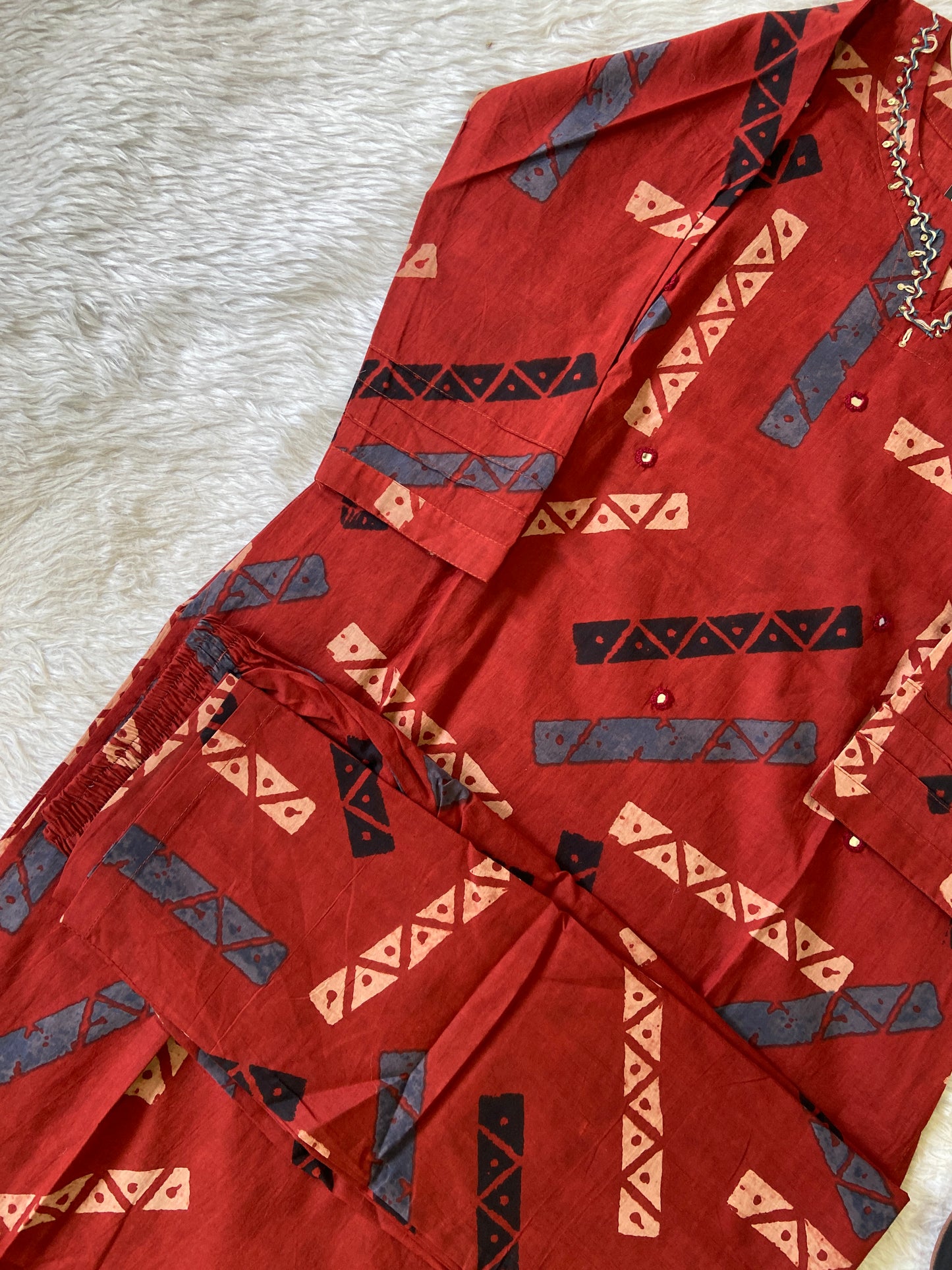 Cotton Straight Pair (Gamthi Pair). Cotton Kurtis Sets For Women Online India. Shop the Latest Festive Summer Collection at Shivani Designer Kurti.