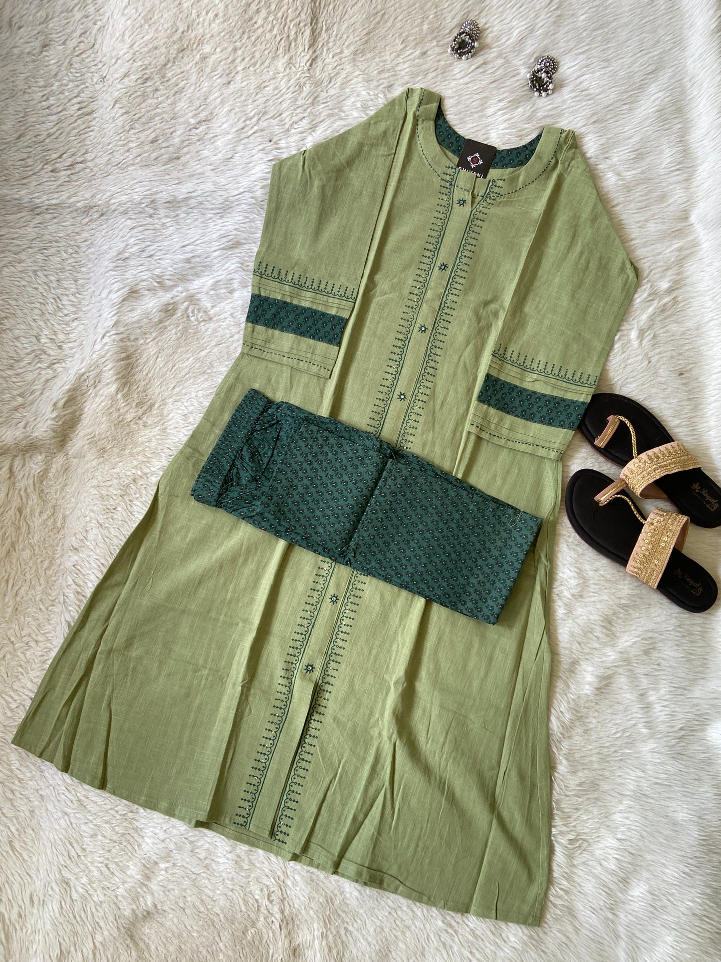 Cotton Aline Pair (Gamthi Pair). Cotton Kurtis Sets For Women Online India. Shop the Latest Festive Summer Collection at Shivani Designer Kurti.