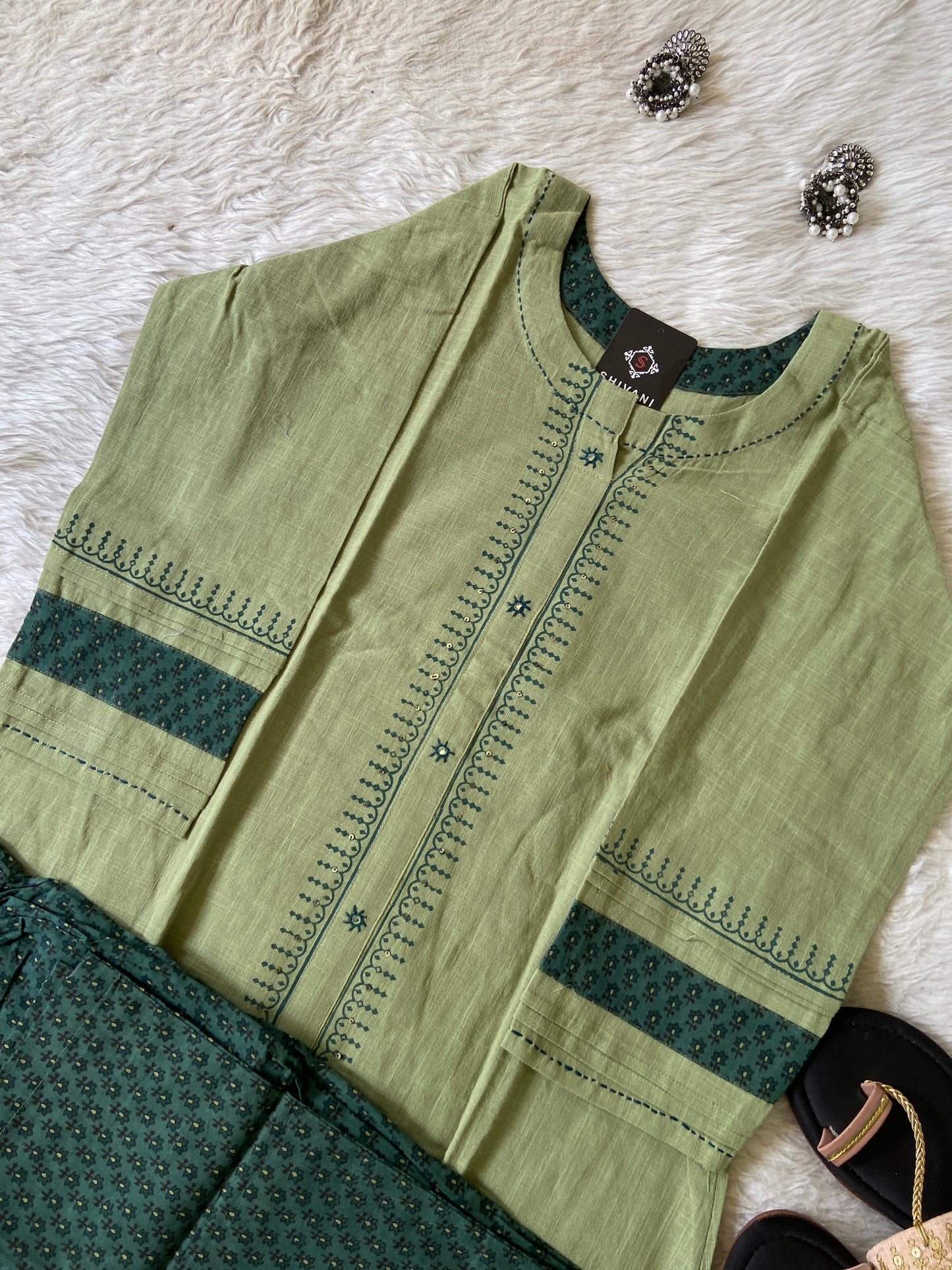 Cotton Aline Pair (Gamthi Pair). Cotton Kurtis Sets For Women Online India. Shop the Latest Festive Summer Collection at Shivani Designer Kurti.